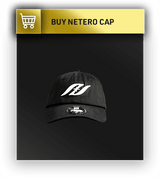 Schwarze Baseballkappe mit weißem Netero-Logo auf der Vorderseite, präsentiert auf dunklem Hintergrund mit Kaufoption oben.